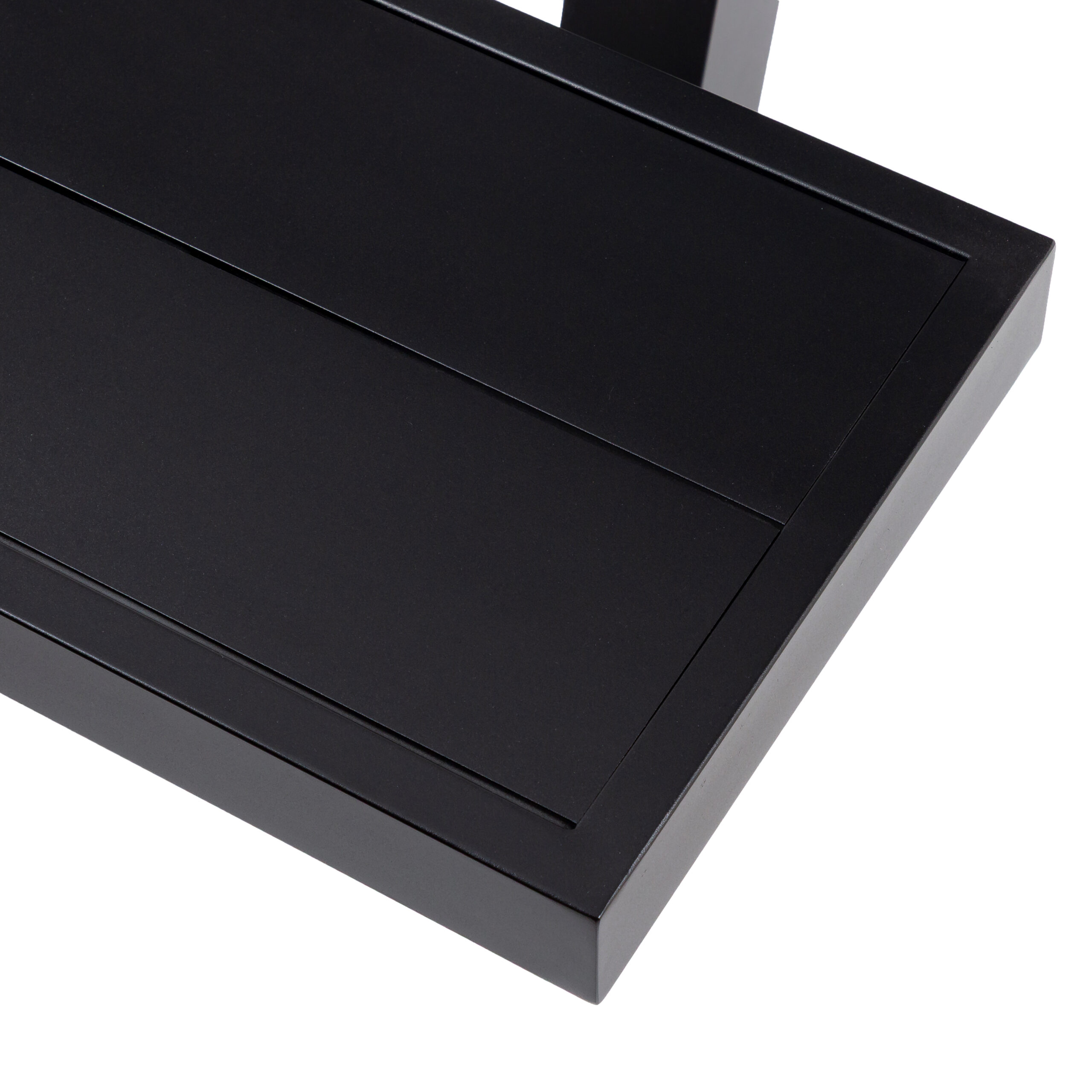 WavePicnic-black-benchcloseup-scaled-7